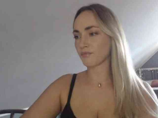 ScarlettXQueen webcam