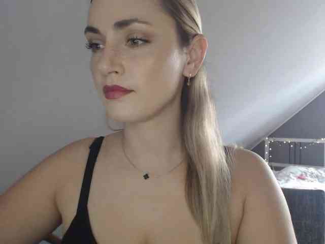 Model: ScarlettXQueen