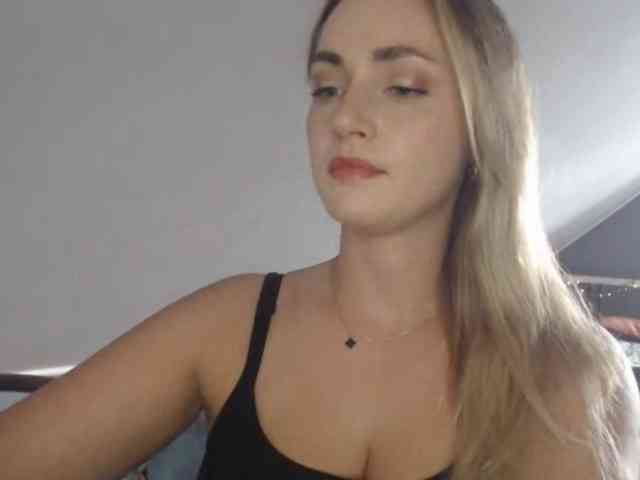 Model: ScarlettXQueen