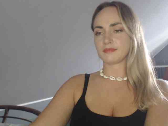 Model: ScarlettXQueen