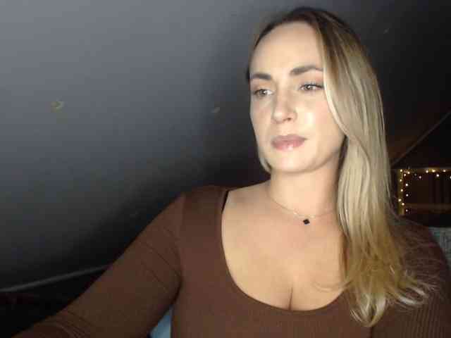 Model: ScarlettXQueen