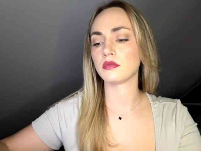 ScarlettXQueen webcam