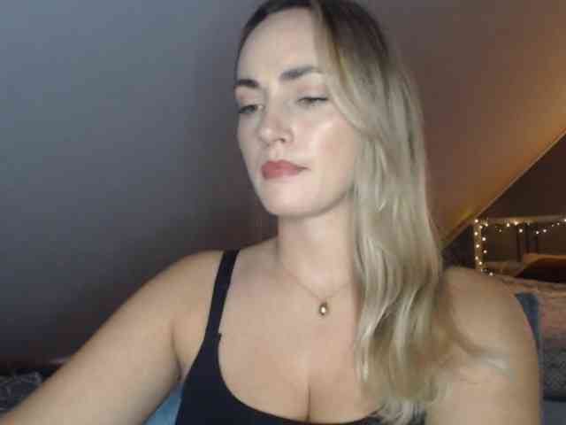 Model: ScarlettXQueen
