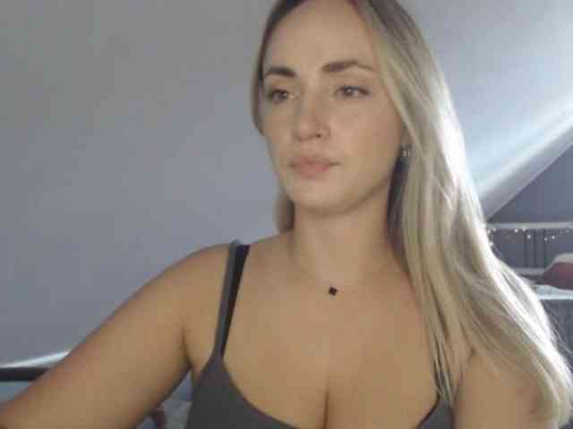 Model: ScarlettXQueen