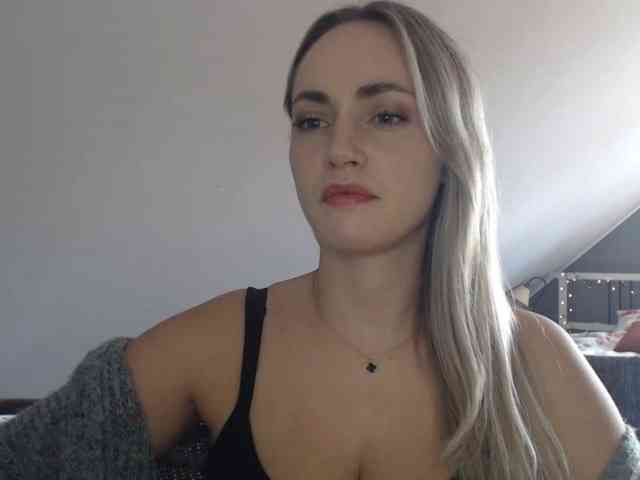 Model: ScarlettXQueen