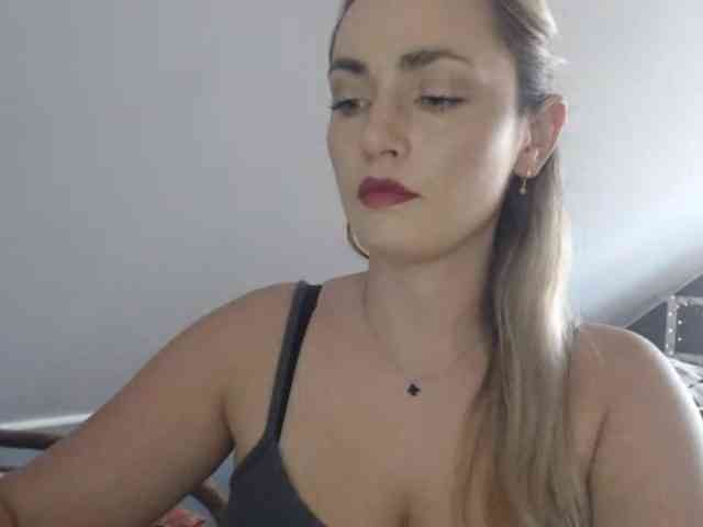 ScarlettXQueen webcam