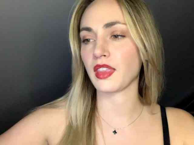 ScarlettXQueen webcam