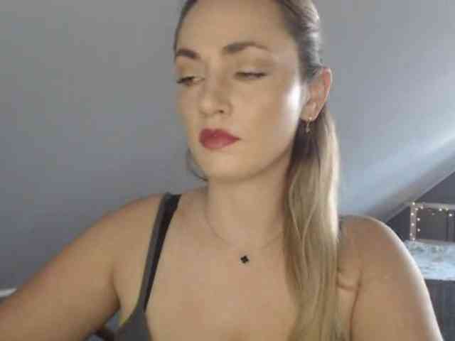 ScarlettXQueen webcam