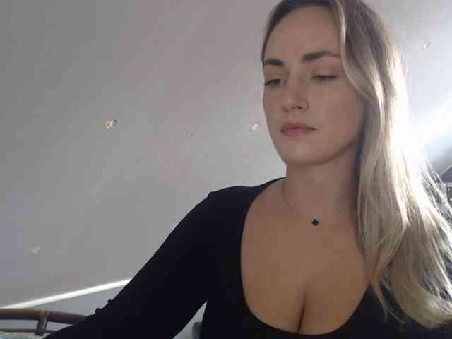 Model: ScarlettXQueen