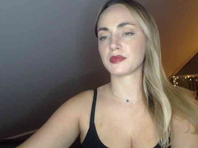 Model: ScarlettXQueen