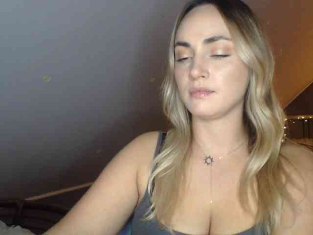 Model: ScarlettXQueen
