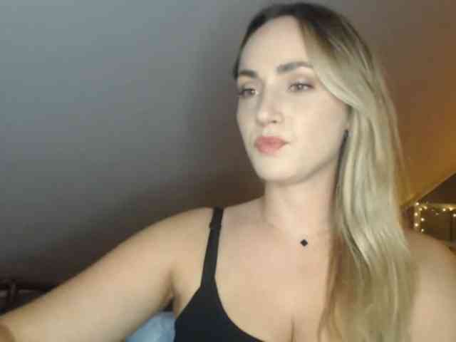 Model: ScarlettXQueen
