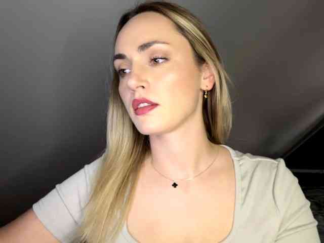 ScarlettXQueen webcam