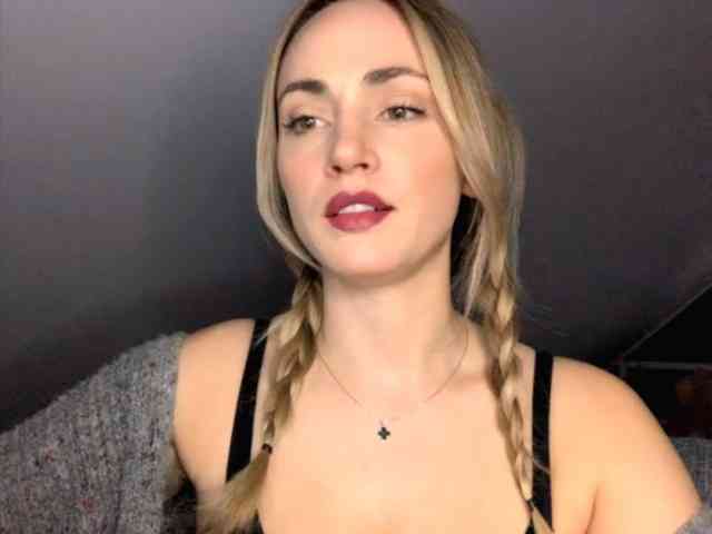 ScarlettXQueen webcam