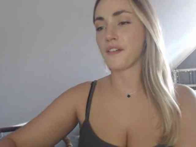 Model: ScarlettXQueen