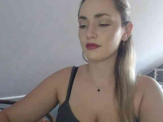 ScarlettXQueen webcam
