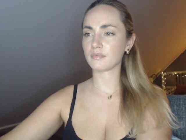 Model: ScarlettXQueen