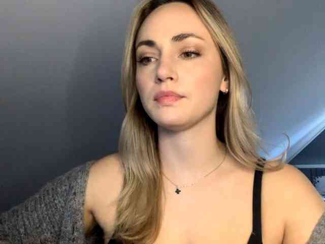 Model: ScarlettXQueen