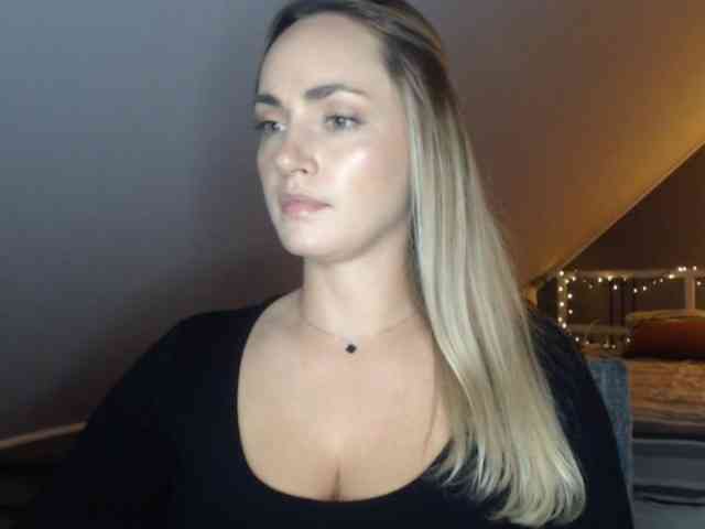 Model: ScarlettXQueen