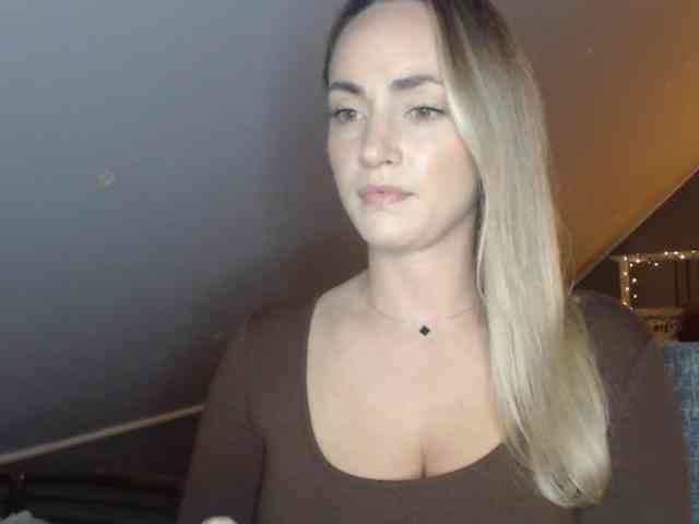 Model: ScarlettXQueen