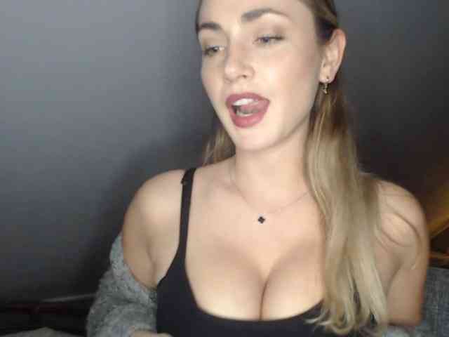 ScarlettXQueen webcam