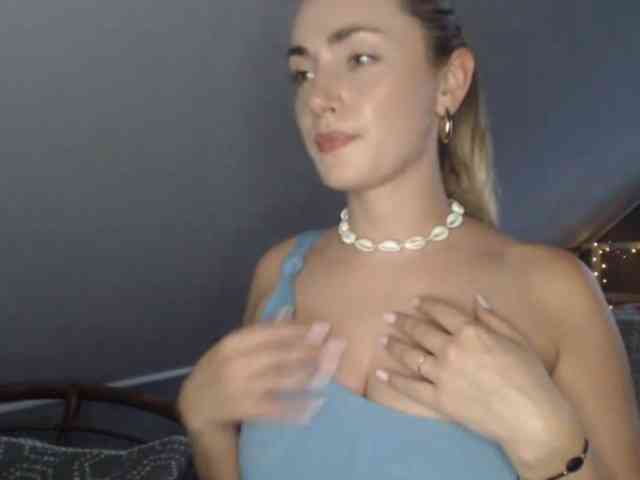 Model: ScarlettXQueen