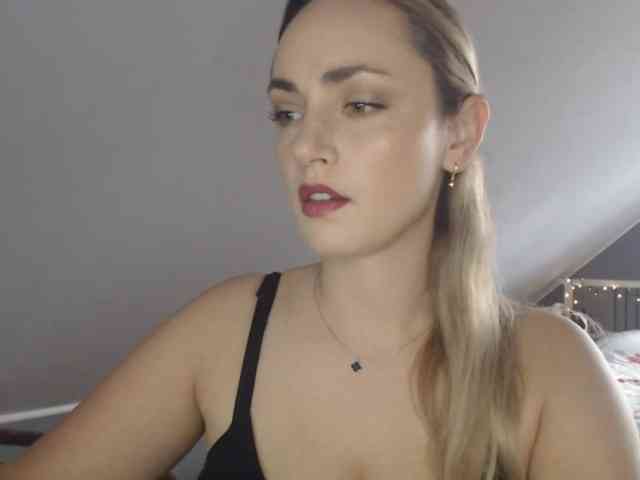 Model: ScarlettXQueen