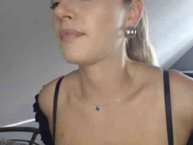 ScarlettXQueen webcam