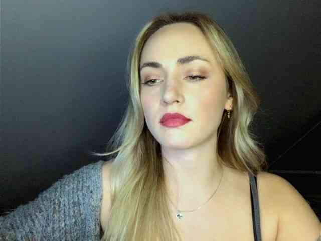 Bu model şu anda canlı. ScarlettXQueen
