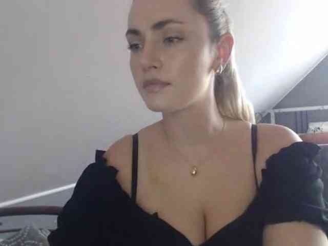 ScarlettXQueen webcam
