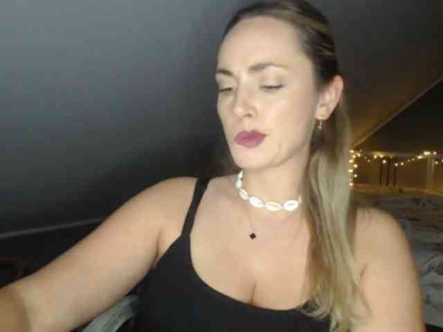 ScarlettXQueen webcam