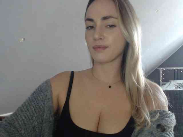 Model: ScarlettXQueen