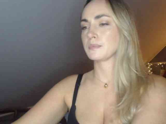 ScarlettXQueen webcam