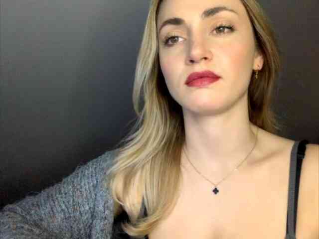 ScarlettXQueen webcam