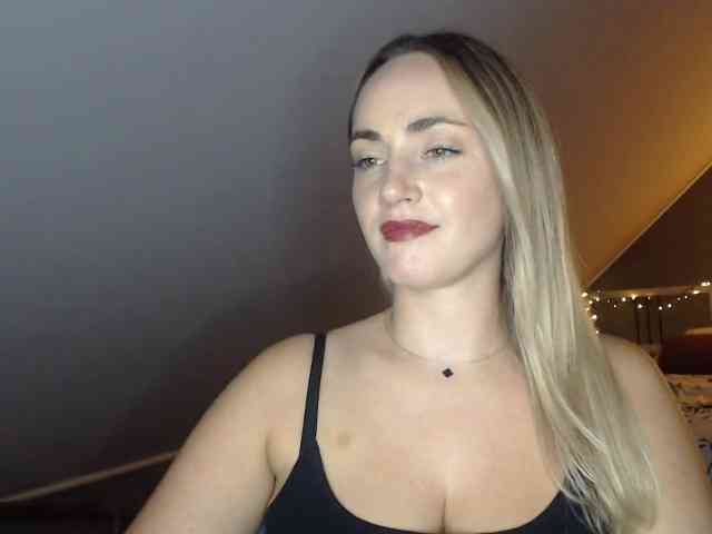 ScarlettXQueen webcam