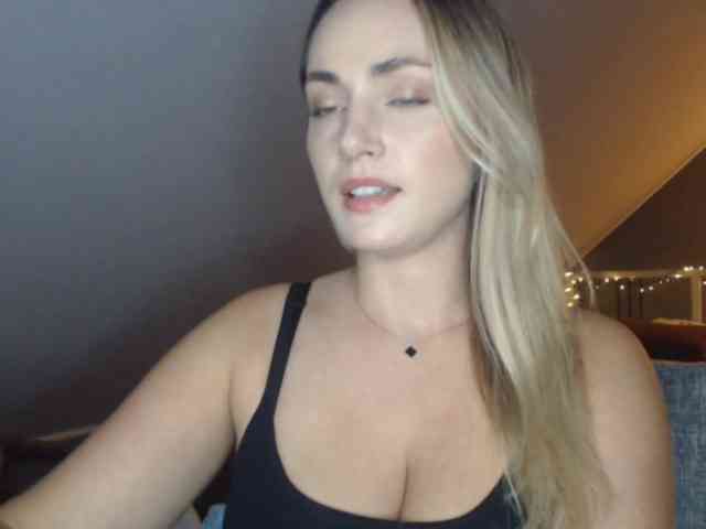 ScarlettXQueen webcam