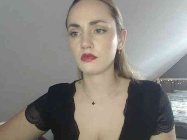 Model: ScarlettXQueen