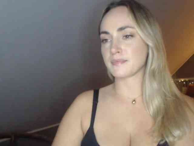 ScarlettXQueen webcam