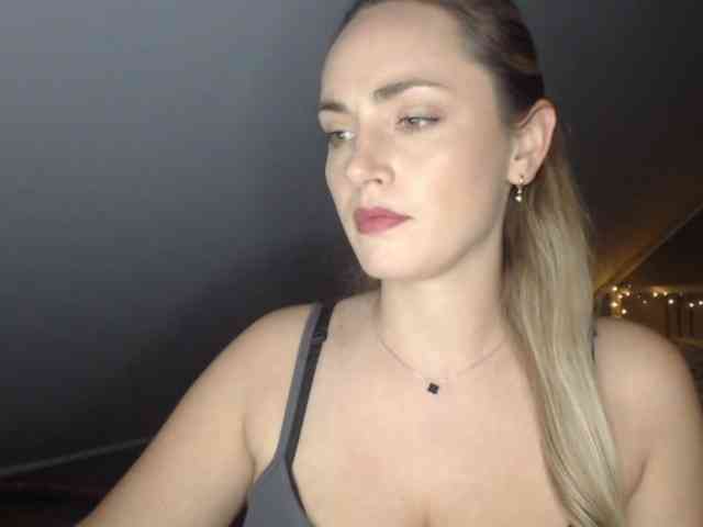 Model: ScarlettXQueen