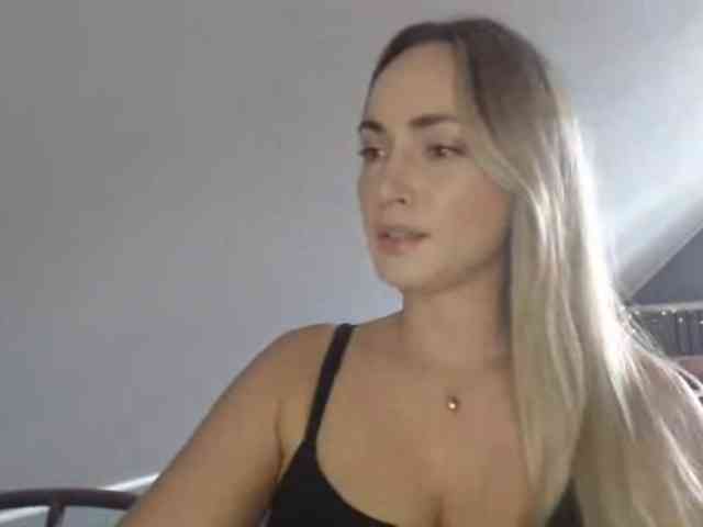 Model: ScarlettXQueen