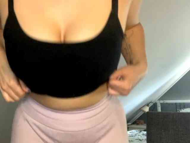 Model: ScarlettXQueen