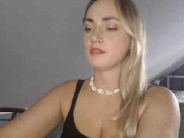 ScarlettXQueen webcam