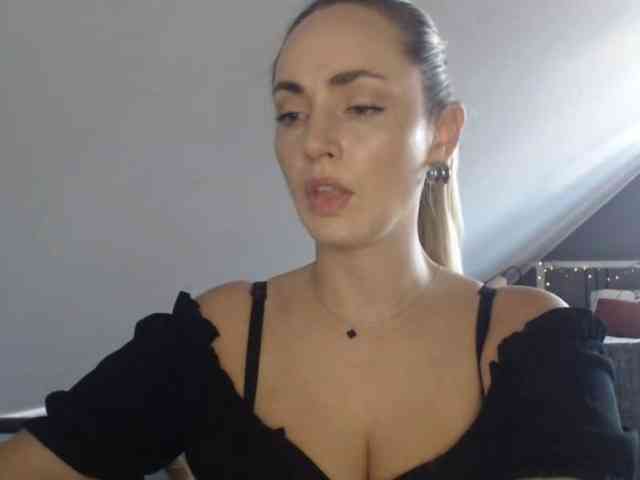 Model: ScarlettXQueen