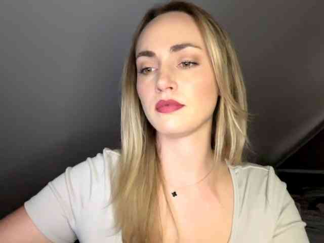 ScarlettXQueen webcam