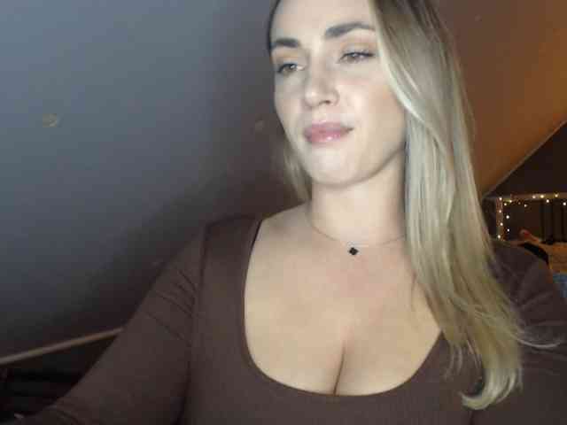 ScarlettXQueen webcam