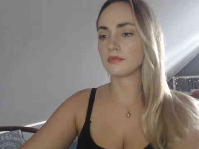 Model: ScarlettXQueen