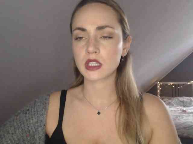 ScarlettXQueen webcam