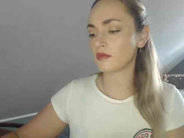 Model: ScarlettXQueen