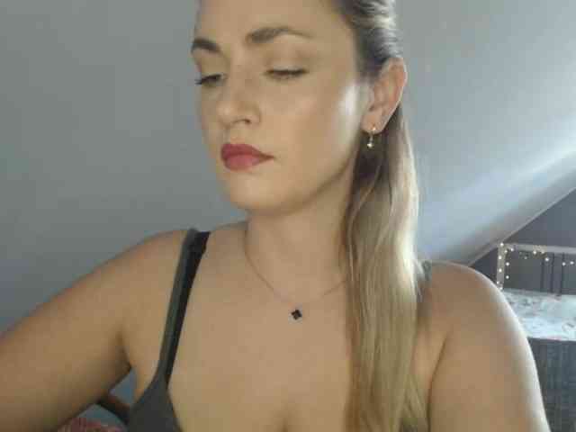 ScarlettXQueen webcam