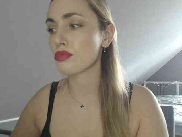 Model: ScarlettXQueen